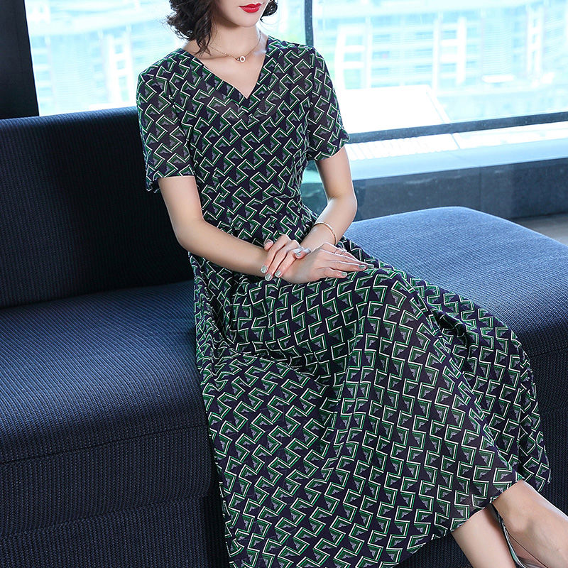 45岁老婆真有眼光，刚买回来的几款连衣裙，高贵优雅显气质，美