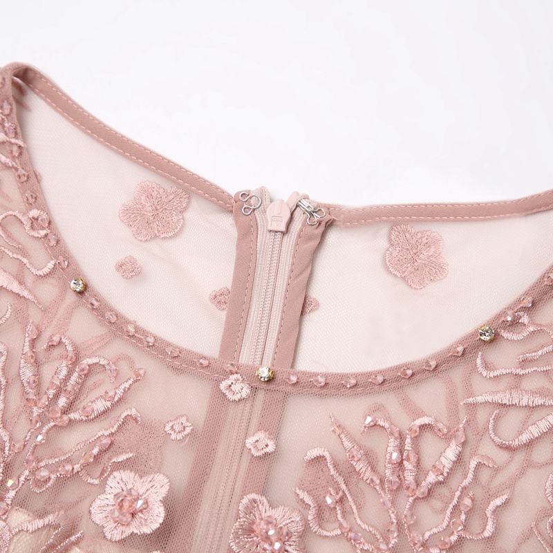 姑娘就服你!这样显胸的连衣裙，你都敢穿出门，不过真心性感迷人