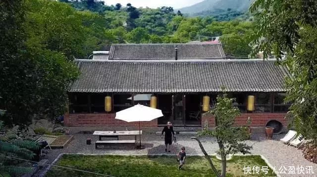  【过上】“北漂”老外爆改长城下100㎡破败农民房，一家四口过上