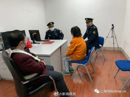  口罩：在8号线车厢内不戴口罩还吃面条的乘客找到了！