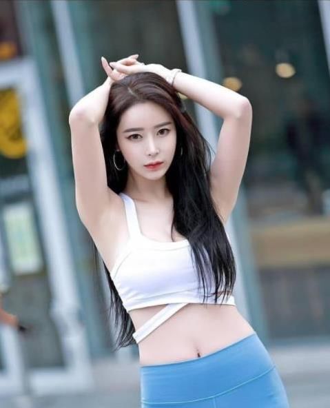  美女|时尚美女一貌倾城，有着浓浓的小清新范，打造完美聪慧风