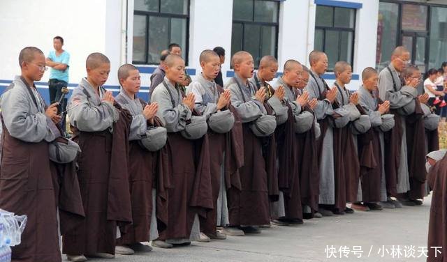 中国唯一不受捐赠的行脚僧，35个女僧风餐露宿，一日行走20里