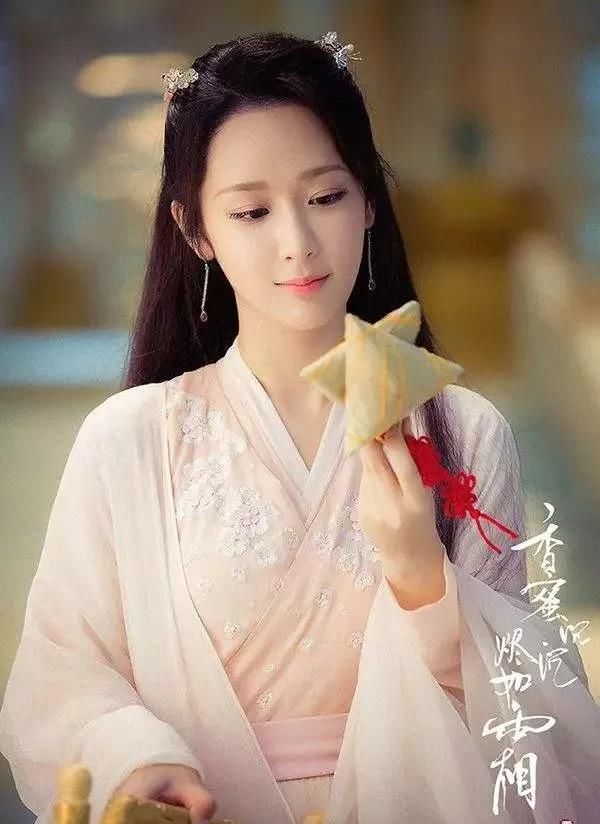 杨紫与朴信惠同框比美!一直被指颜值不高的她，这次靠珠宝逆袭?