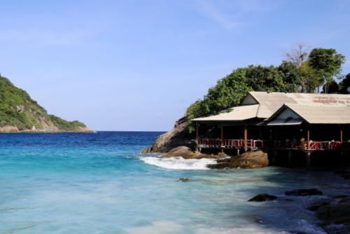 中国游客在泰国坐火车,一客一换,里面的服务比我们好的不是“一