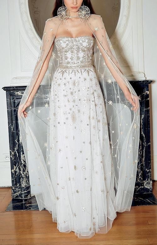  [瑰丽]Cucculelli Shaheen异域风情高定礼服，星月闪耀，瑰丽宫廷风刺绣