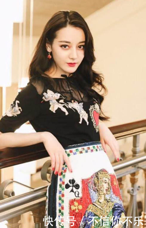 她拒绝《跑男》邀请称没档期，转身却参加另一个节目