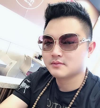 散打哥揭露快手3大伪土豪:2个贷款刷礼物,1个已经刷破产!