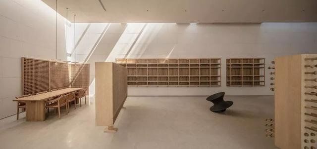 万有引力:光、空气、水,温润质朴的和谐之音