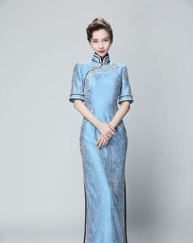  #性感#现在的女人真会穿,这样性感的旗袍直接穿上了,不过真好看