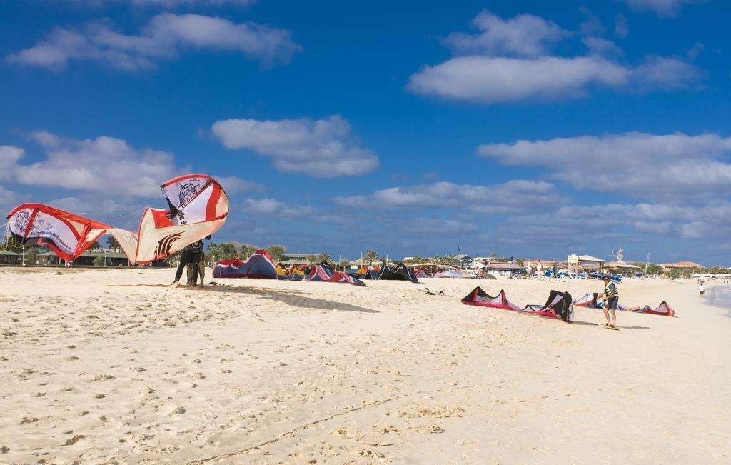 世界最无奈岛国：距美国6000公里，却每年都给美国造成超万亿损失