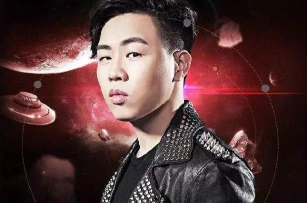 胡彦斌发文回应深夜和郑爽见面一事:我会把微信电话通通删除