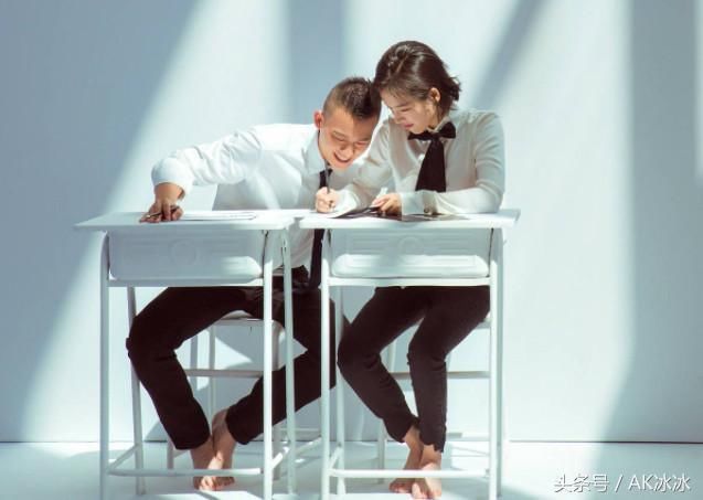 分手季的咒语是假的，电竞大佬公布在一起的消息小男神第一个祝贺