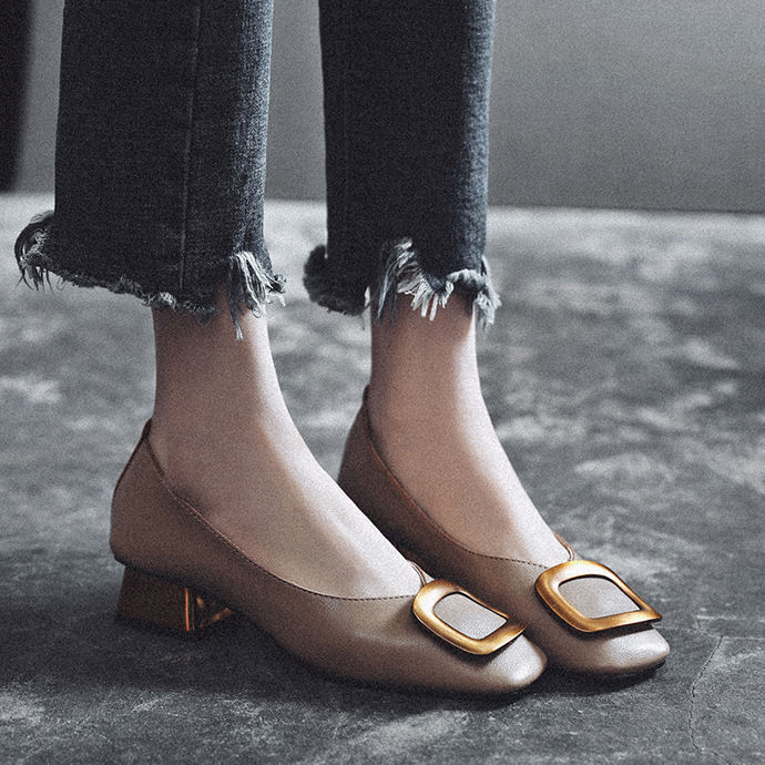 时髦的80后嫂子，早就不穿恨天高，就这样的单鞋，养脚又迷人