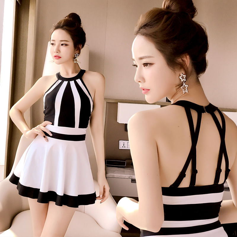 去海边度假，败家老婆穿这样的“魅惑泳衣”，不是很6但是很迷人