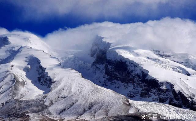  「胡杨林」我国在“塔克拉玛干沙漠”投资上亿种下大片胡杨林，