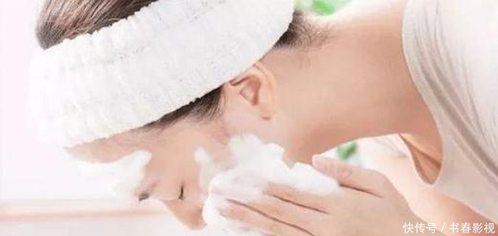  『中性皮』早上洗脸，要不要用洗面奶？5种肌肤方法不同，很多人都做错了！