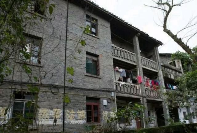 四川这座兵工厂，辉煌至极，警卫森严，完成中央一号绝密任务