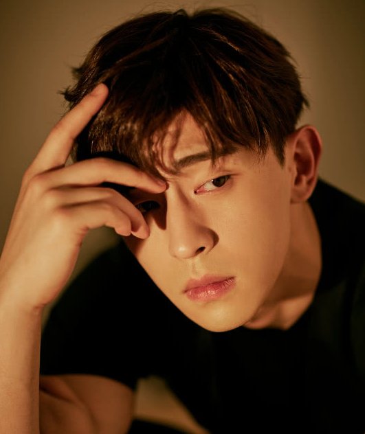 有一种眼睛叫邓伦的眼睛，自带眼线，根本不用化妆!