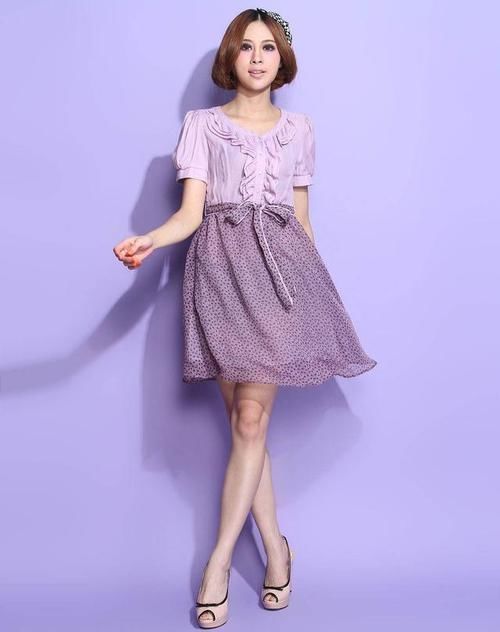  『皮肤』皮肤偏黄的女生，今年流行的这3种颜色不要选，它会让你肤色显黑