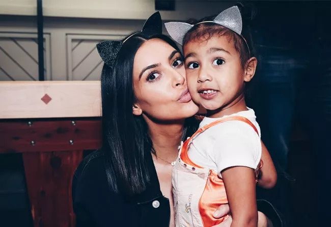 侃爷也有少女心，卡戴珊公布夜光350甜蜜由来|每周剁手