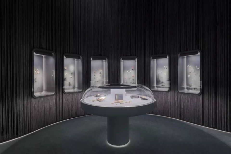 传奇| 八段婚姻和盛世美颜不是重点，她的珠宝才让人大开眼界