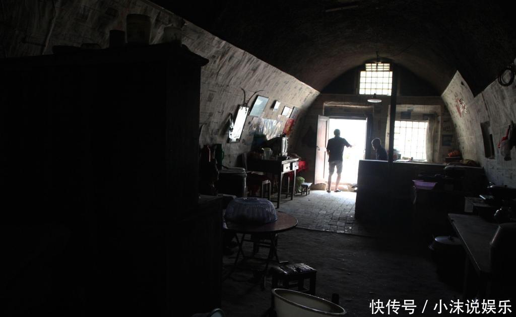 山西9旬老人住在16米长的恒温老屋，不装空调暑天睡觉还盖棉被