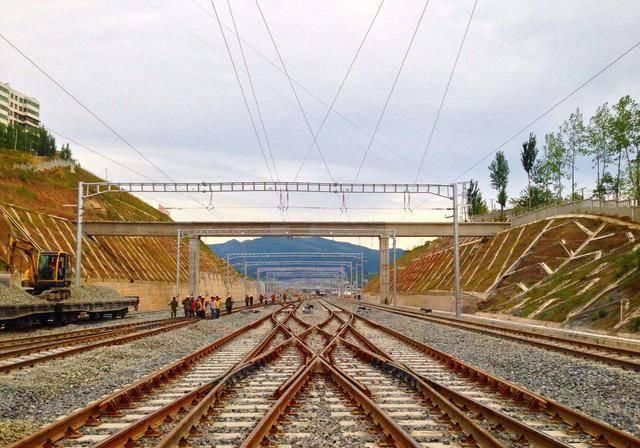  【兰渝铁路】全世界最难建造的铁路隧道，德国人说不可能，中国