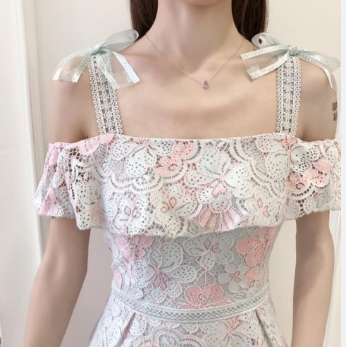 美上天啦!“漏背裙”晒出美背玲珑曲线,露出白嫩肌肤超养眼