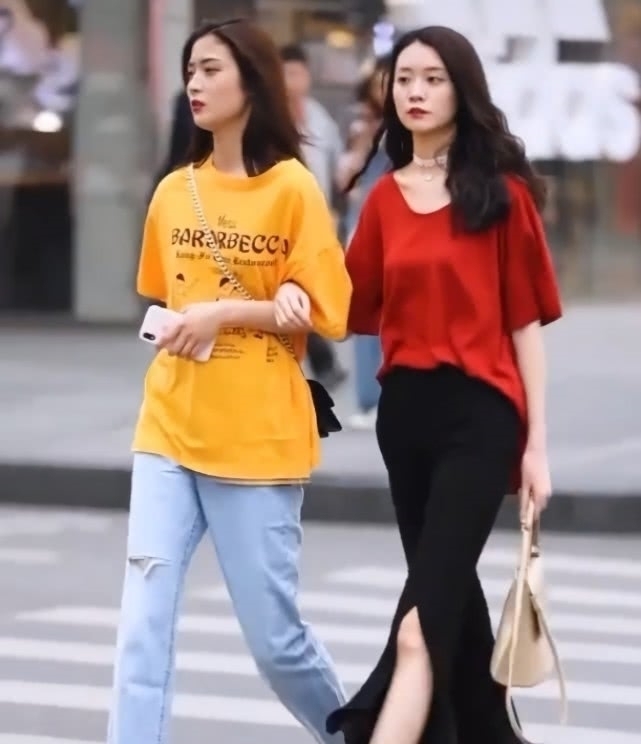 搭配|女神和女汉子成为闺蜜太抢镜:一个穿真裤子,一个穿“假裙子”