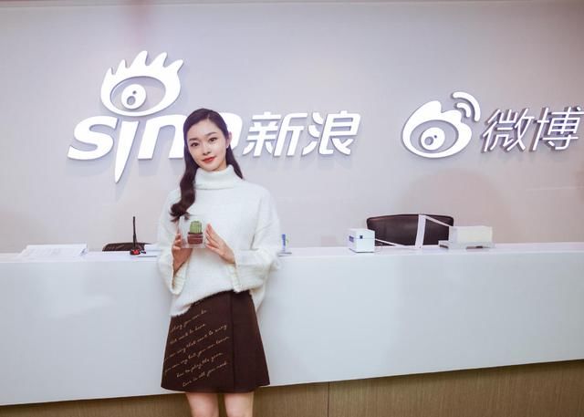 「 够为宋轶」穿印花连衣裙超好看,苗条淑女,美成初恋女友,宋轶身材有“料”