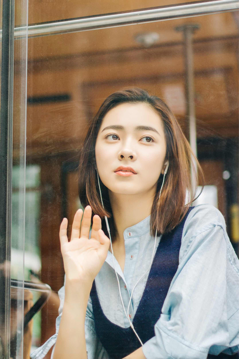 漂亮的素颜短发女孩文艺范写真