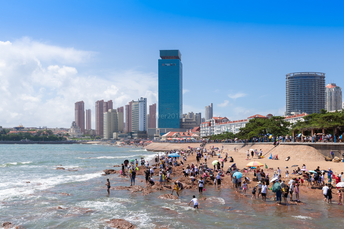 青岛的标志栈桥，已经美了126年，依然游客云集