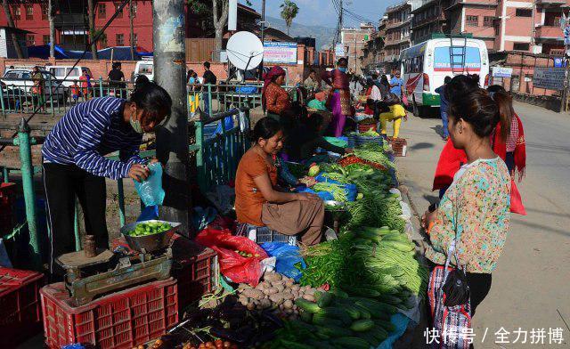 越南当地集市，50元人民币能做些什么？听听越南姑娘怎么说！