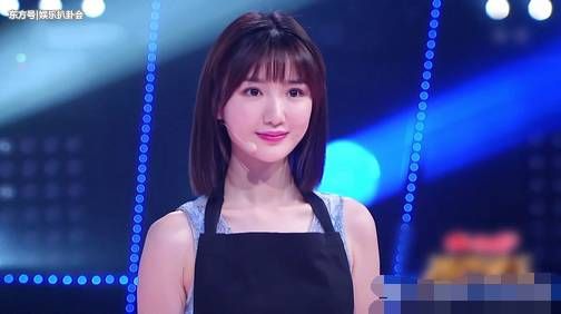 30岁毛晓彤高马尾梳对了发型瞬间变高冷女王，网友:陈翔后悔吗