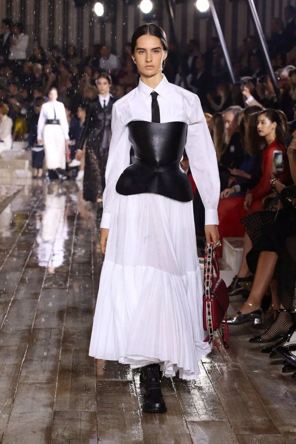 仙气十足的“蚊帐裙”，赵丽颖、郑秀妍、林志玲已经穿得不亦乐乎