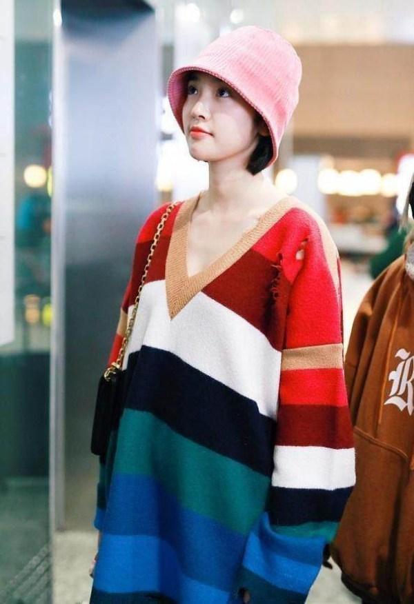 唐艺昕胆子不是一般的大，穿条打底裤就出门，网友：这叫个性！