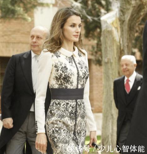 「 莱蒂」女神范丝毫不减当年,甩出凯特王妃好几条街,西班牙王后莱蒂齐亚