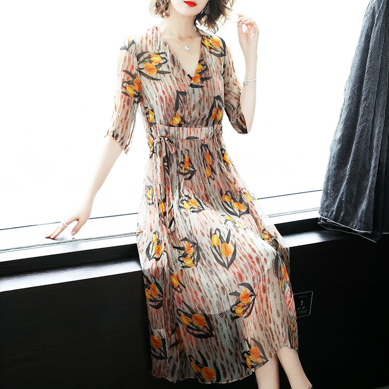 成熟的女人都这样选连衣裙!性感迷人惹人爱，一路上回头率爆表