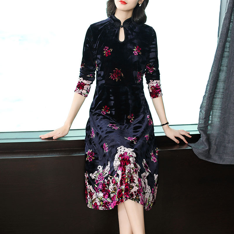 足足盼了7天，才等到这“绒”秋裙!一件顶十件真丝，美得入心坎