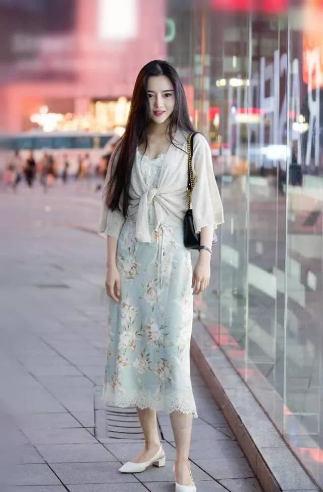  「得更加」高跟鞋搭配短裤，在春天秀出你的大长腿