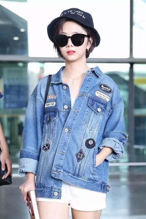  搭配@时尚单品渔夫帽，戴上它不仅能遮阳，还能给造型时尚感加分