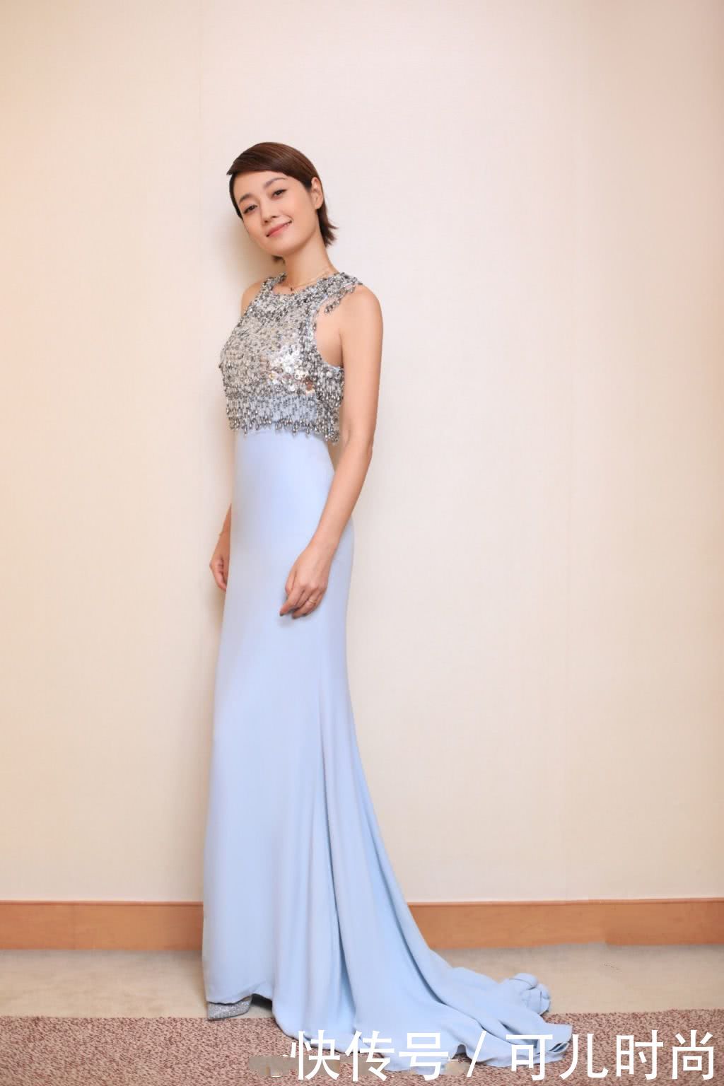 马伊琍不过是梳了个三七分刘海，就显胖了10斤，网友：被发型毁了