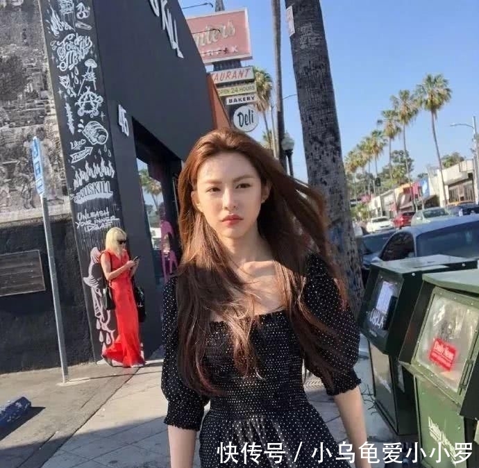  气质|高跟鞋搭配小黑裙，气质典雅又时尚