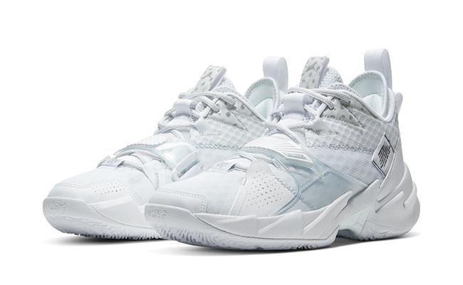  『舍得』纯白配色干净利落！这双Why Not Zer0.3你舍得上脚吗