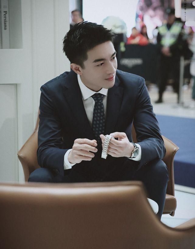 『大哥』林更新只要不说话,颜值妥妥的霸道总裁,连路人大哥都满脸崇拜