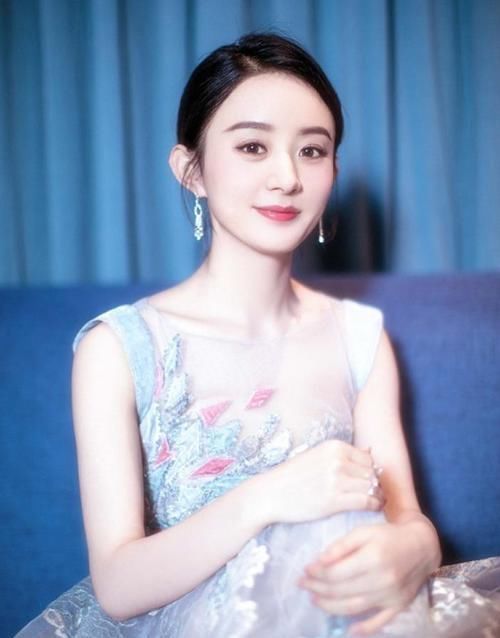 看起来|有这5个“特征”的女人,最好少披发,头发扎起来气质瞬间翻倍