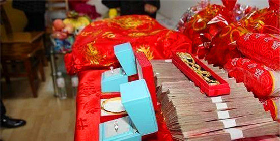  「日子」农民家庭收入一年七八万，为何日子依然过得紧巴巴，钱