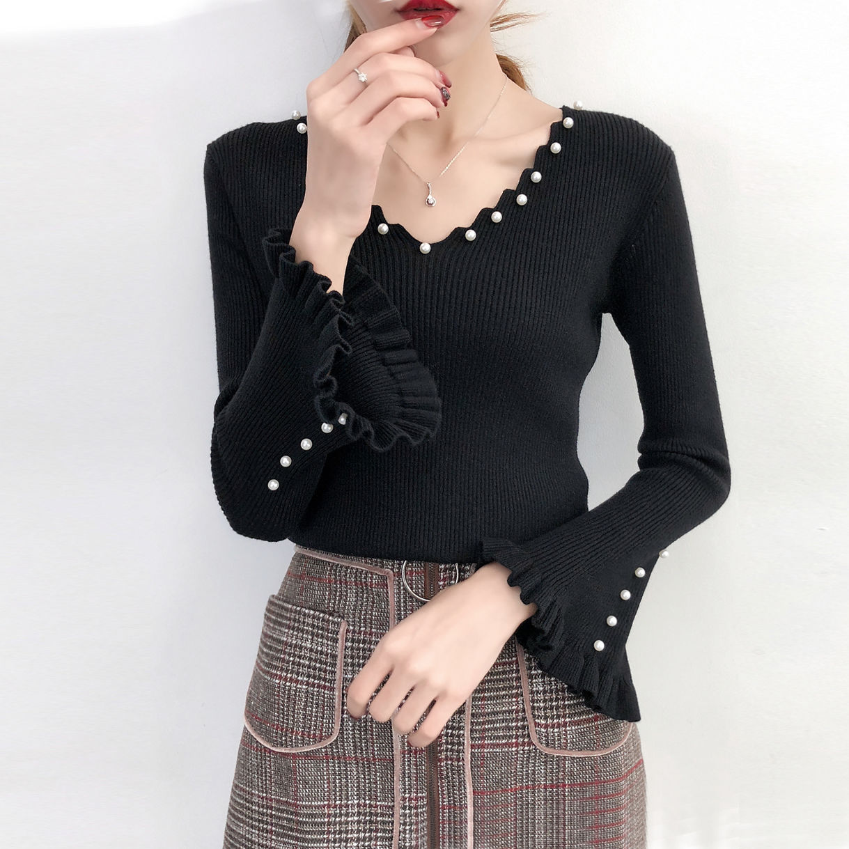 秋老虎还没走!别急着买风衣!现流行这针织衫，6070后穿太美