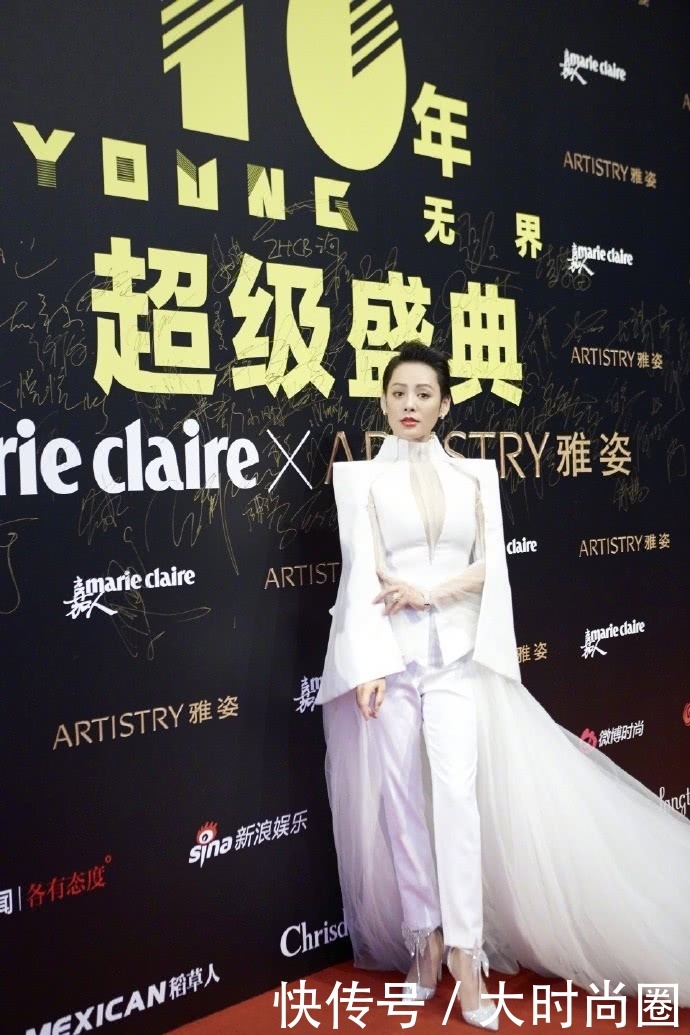 46岁宁静绝了！穿深V鱼尾裙惊艳全场，网友：这身材逼死多少人？