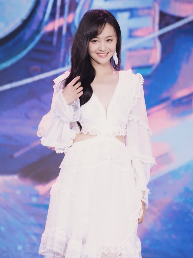 『精心』郑爽精心打扮到底有多美?当她穿上仙女裙时:终于信了张恒的眼光